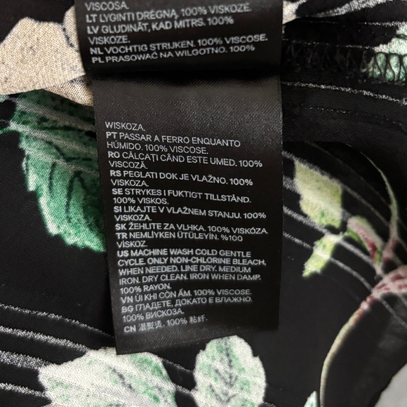 H&M Black Floral Blouse - Size 6 - Picture 8 of 8